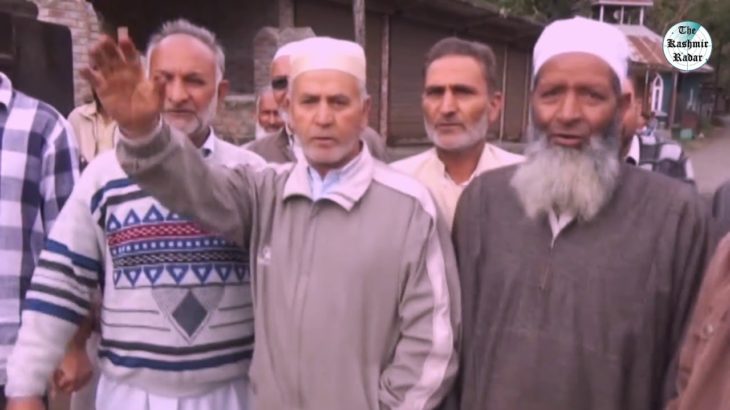 Batagund villagers in Tral protest against R&B for dilapidated roads