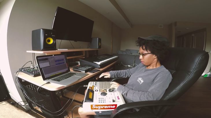 Flippin R&B Samples on the #Akai #MPC2000XL #FingerDrumming