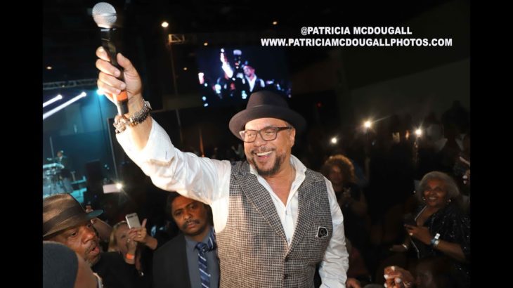 Howard Hewett singing at the 12th Annual R&B Weekend Hersey Lodge