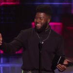 Khalid Wins Favorite Male Artist for Soul/R&B – AMAs 2018