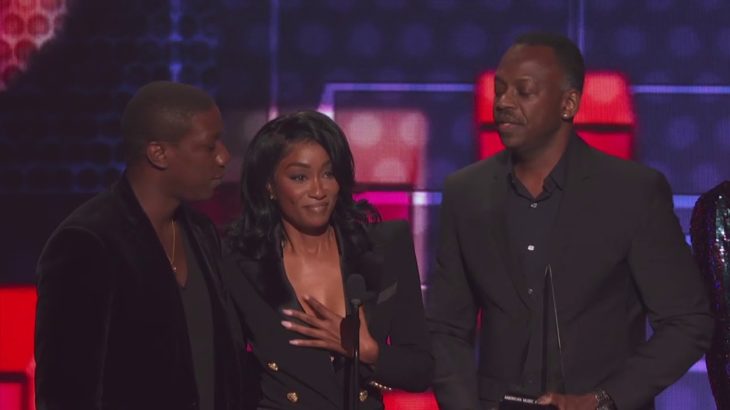 XXXTentacion’s Mother, Cleopatra Bernard, Accepts Award for Favorite Album – Soul/R&B – AMAs 2018