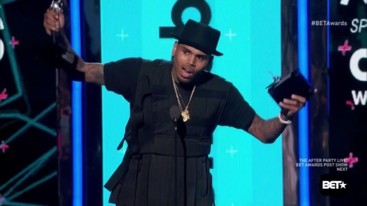 Chris Brown Wins Fandemonium & Best Male R&B/POP