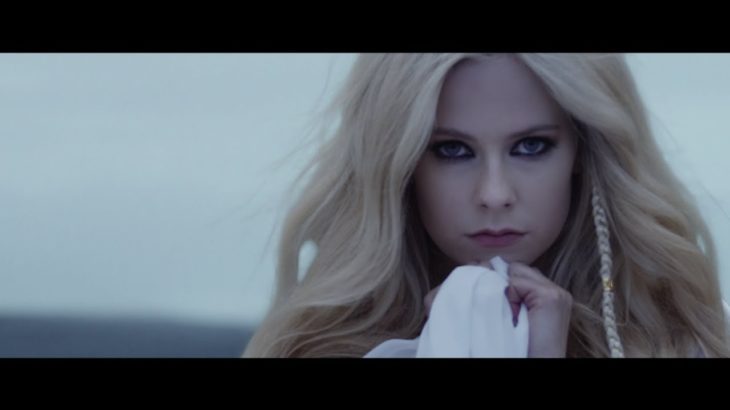 Avril Lavigne 『Head Above Water (Official Video)』