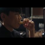 サカナクション山口一郎、初CMソロ出演　新曲「ナイロンの糸」がCMソングに　カロリーメイト新CM『考えつづける人』篇
