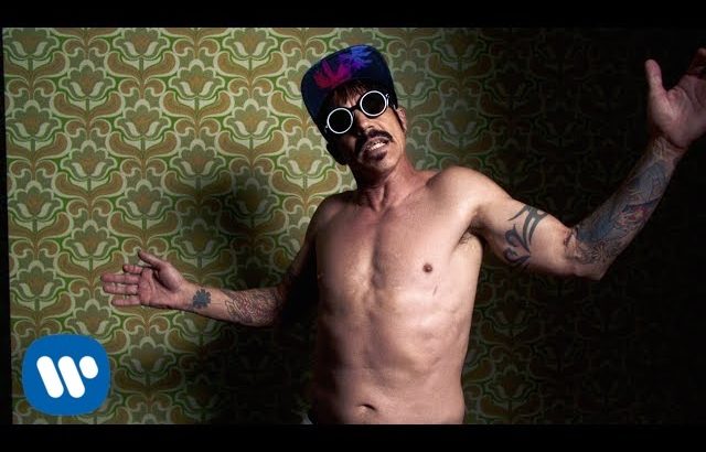 Red Hot Chili Peppers – Dark Necessities [OFFICIAL VIDEO]