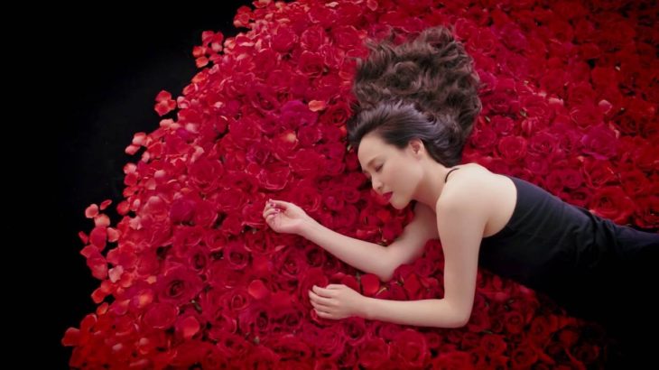 松田聖子 – 「薔薇のように咲いて 桜のように散って」ミュージックビデオ(Short Ver.)