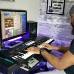 Producer makes a wavy hiphop/r&b track!