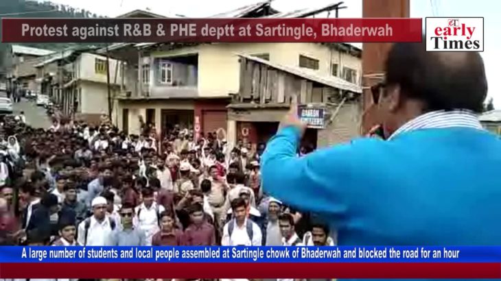 Protest against R&B & PHE deptt at Sartingle, Bhaderwah