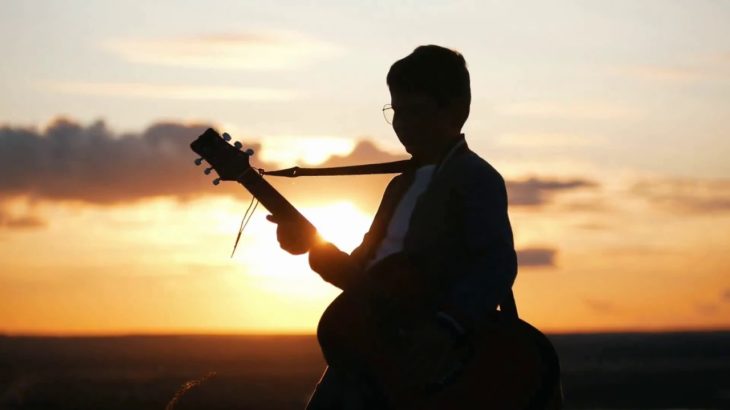 Montage Vidéo Kizoa: 2)Guitare  acoustique. R&B & Soul.   | Dramatique. Willy’s Neon Lasso. The Who
