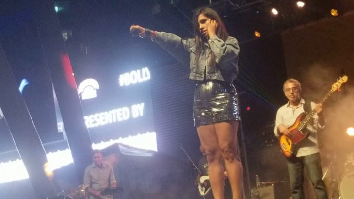 Nikhita Gandhi Concert in Toronto with R&B UNITED BAND(4)