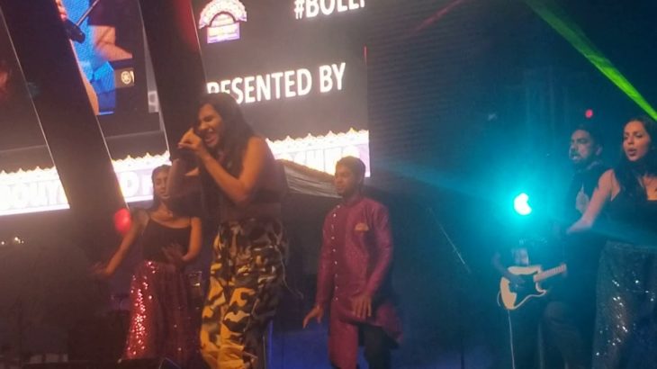 Nikhita Gandhi Concert in Toronto with R&B UNITED BAND(5)