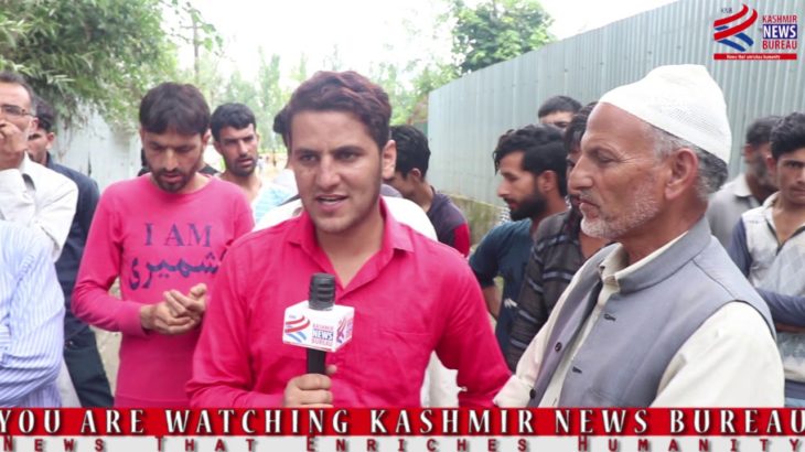 Residents of Purn Sadarshah  Budgam Stage protest against R&B Department
