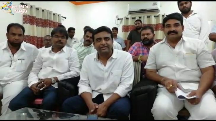MRO , MDO ఆఫీస్ లను మరియు R&B ఆఫీస్ ల వద్ద ఉన్న స్థలాలను పరిశీలన చేశారు.