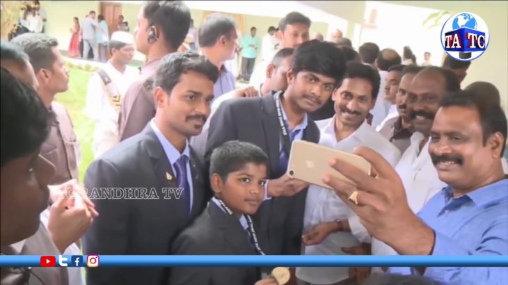 AP CM Jagan Met Locals at R&B Guest House in Pulivendula Constituency – 2nd Sep 19 | Top Andhra Tv |