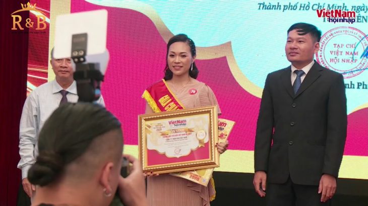 R&B VIỆT NAM NHẬN BẰNG VINH DANH THƯƠNG HIỆU TIÊU BIỂU VIỆT NAM HỘI NHẬP